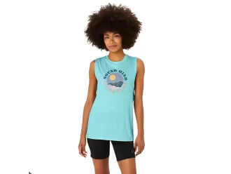 WOMEN’S ASICS SUN IN THE SKY SLOGAN MUSCLE TEE