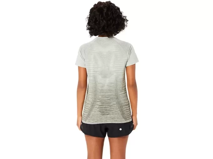 WOMEN’S SEAMLESS SHORT SLEEVE TOP WOMEN’S SEAMLESS SHORT SLEEVE TOP