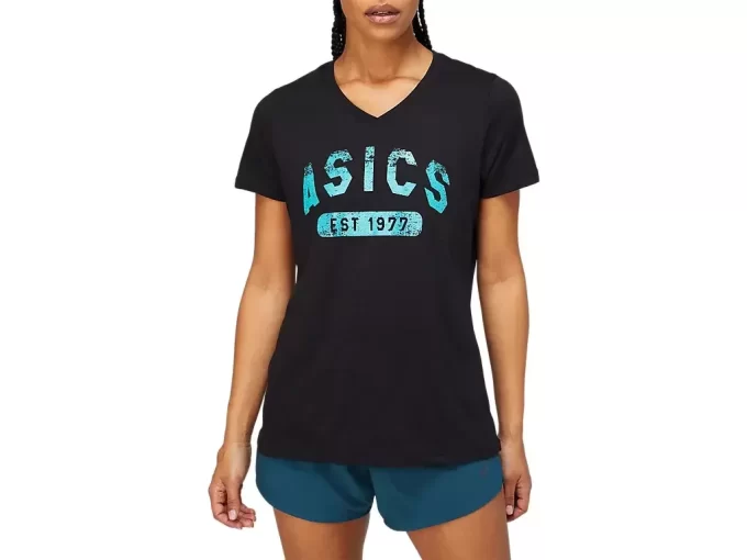WOMEN’S SHORT SLEEVE EST 1977 V-NECK TEE WOMEN’S SHORT SLEEVE EST 1977 V-NECK TEE