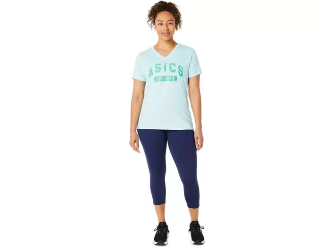 WOMEN’S SHORT SLEEVE EST 1977 V-NECK TEE WOMEN’S SHORT SLEEVE EST 1977 V-NECK TEE